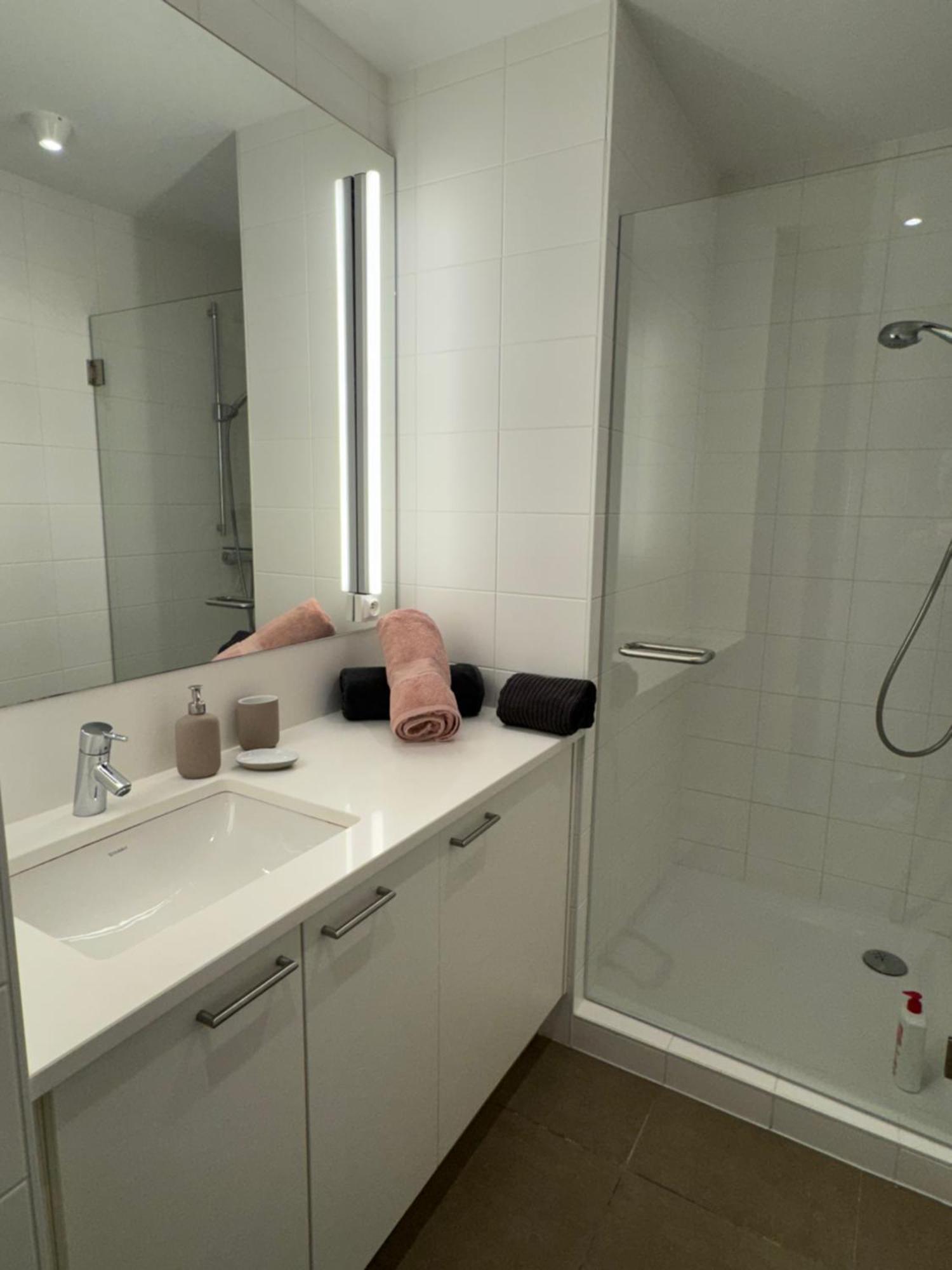 Un Havre De Paix, Face Apartment
